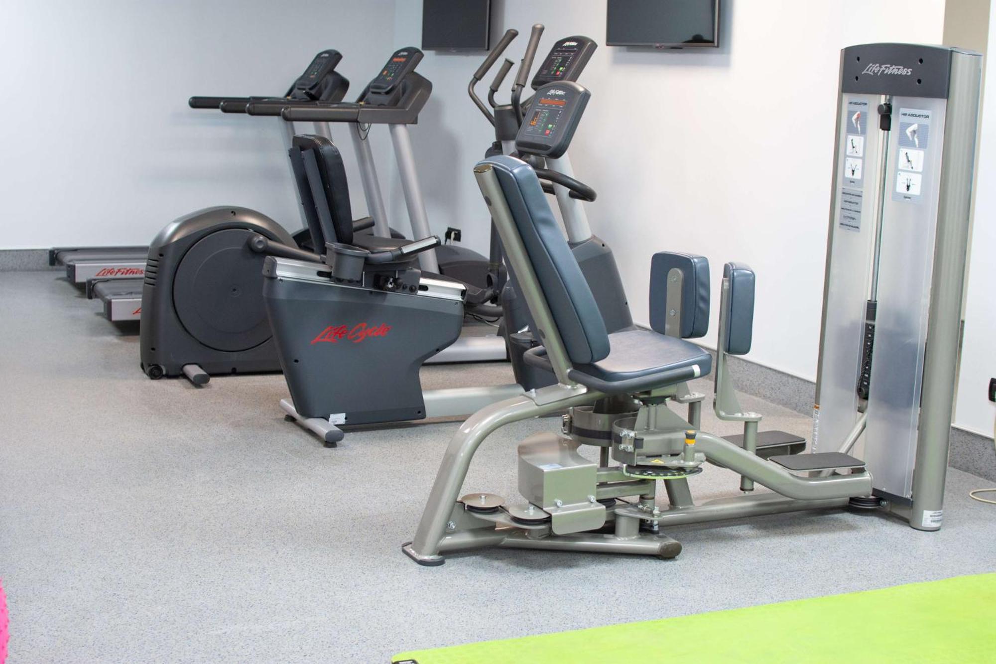 Radisson Blu Hotel Erevan Esterno foto Elliptical trainer