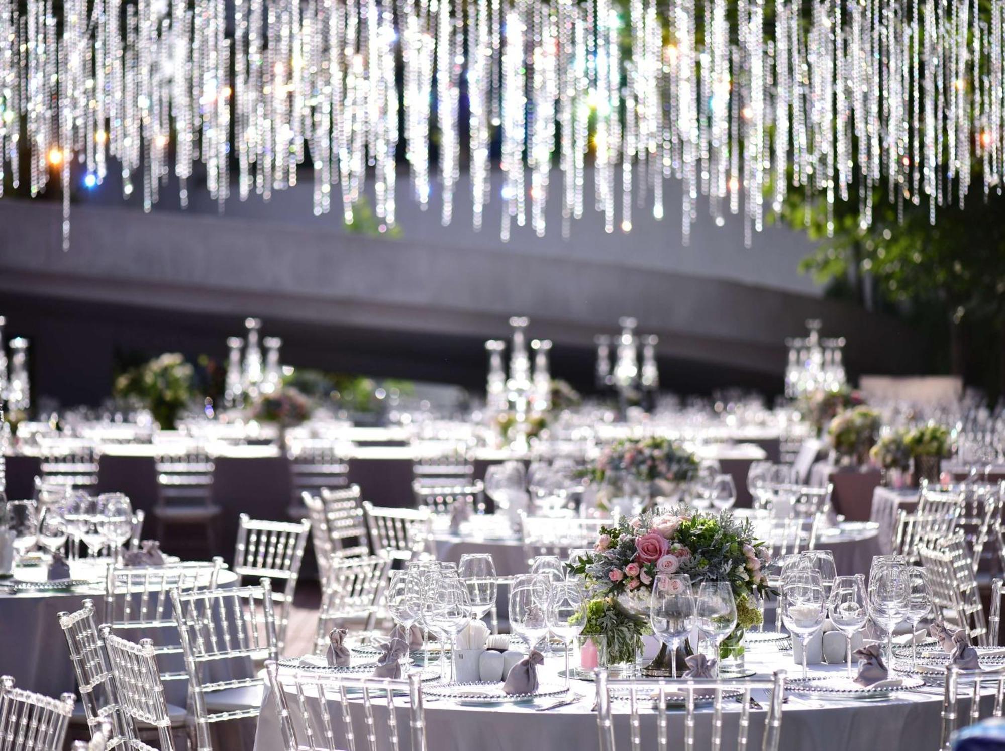 Radisson Blu Hotel Erevan Esterno foto The interior of the ballroom